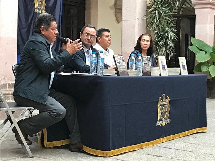 LLAMA AMARO PEÑAFLORES A ESCRIBIR E INVESTIGAR 