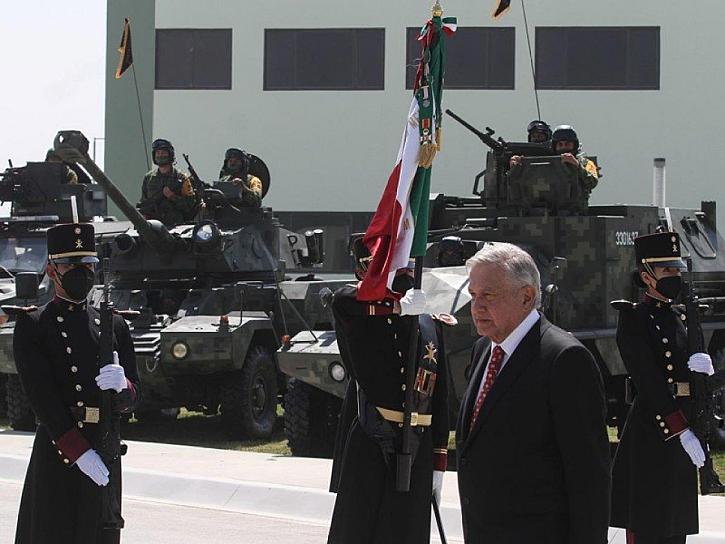 LLAMA AMLO AL SENADO A EVITAR POLITIQUERÍA Y DEJAR EN CALLES AL EJÉRCITO 