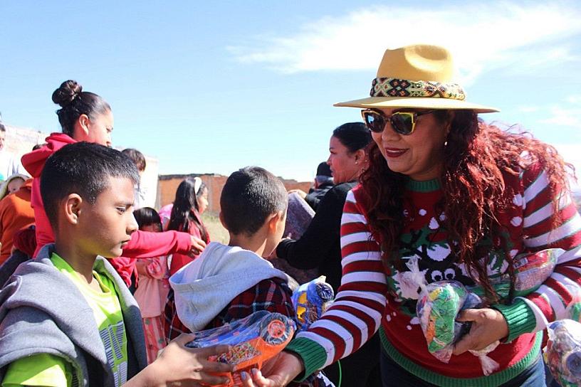 LLEGA CARAVANA NAVIDEÑA A ZONA NORTE DE FRESNILLO 