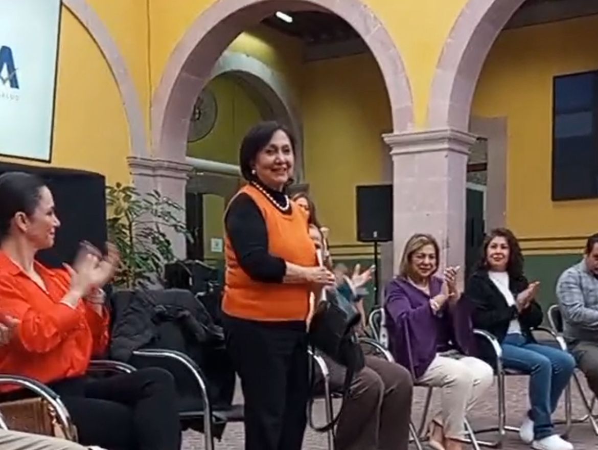 ENCABEZA AMALIA GARCÍA CONVERSATORIO SOBRE CONTRATACIÓN FORMAL DE SALUD