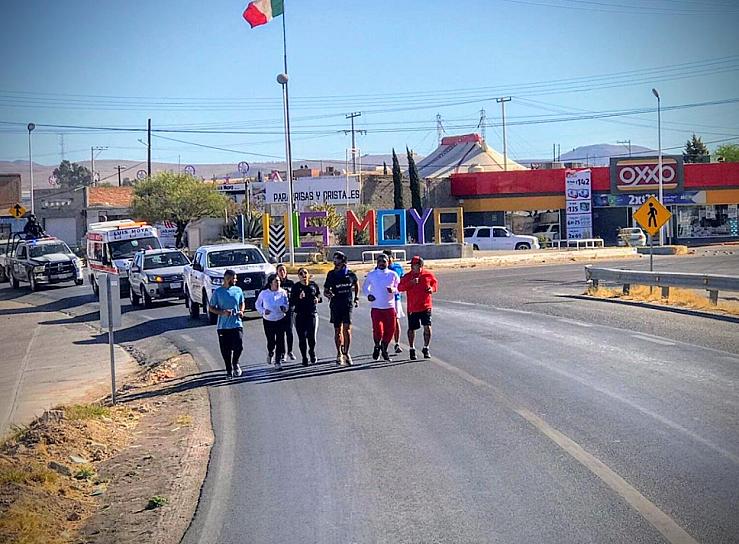 LLEGA DANIEL ALMANZA A LUIS MOYA