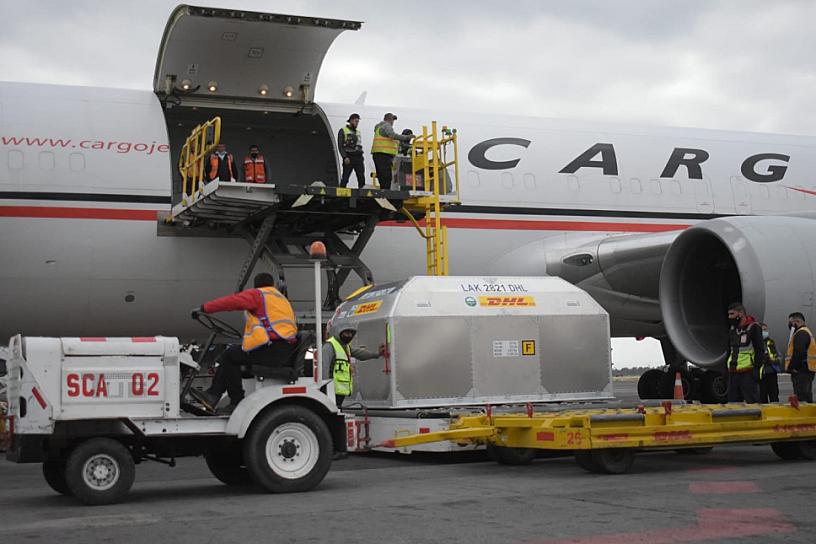 LLEGAN A MÉXICO 100 MIL 800 VACUNAS ANTI COVID 