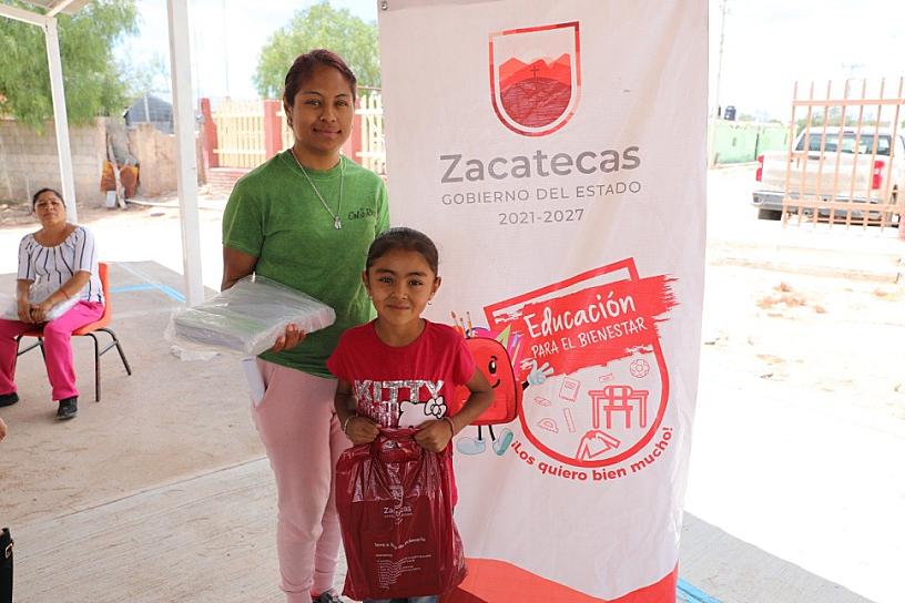 LLEGAN APOYOS DE ÚTILES ESCOLARES AL SEMIDESIERTO ZACATECANO 