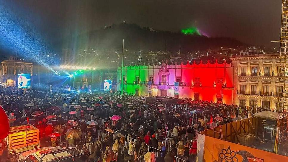 LLENO TOTAL, EN PLAZA DE ARMAS CON CONCIERTO DE ALEMÁN
