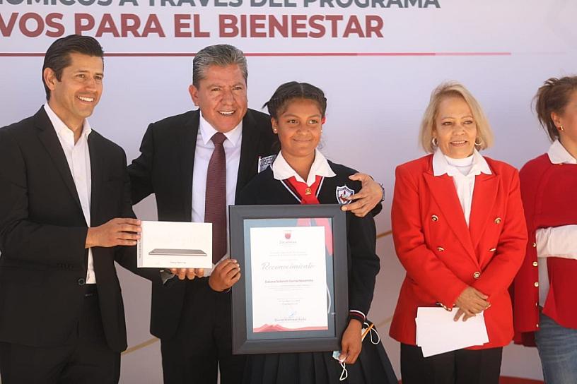 LLEVA DAVID MONREAL APOYOS EDUCATIVOS A ESCUELAS DE LA CAPITAL
