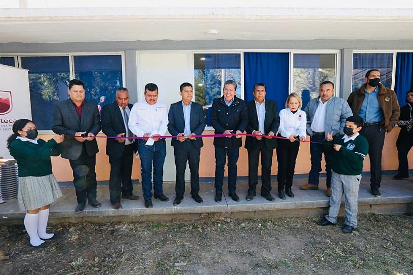 LLEVA DAVID MONREAL MOBILIARIO A ESCUELA DE RÍO GRANDE