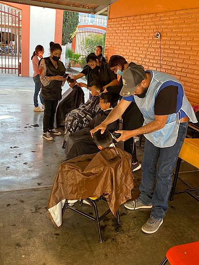LLEVA DIF JEREZ CORTES GRATUITOS DE PELO A ESCUELAS