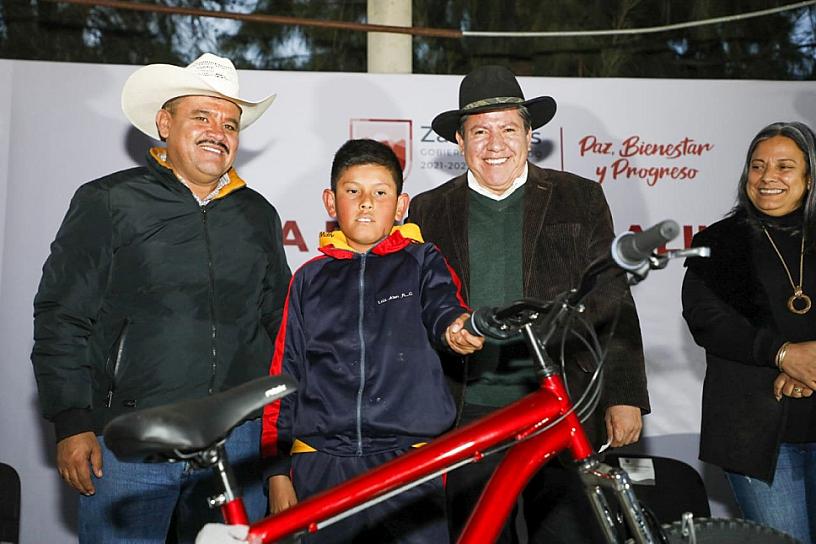 LLEVA GOBERNADOR APOYOS ALIMENTARIOS A RÍO GRANDE