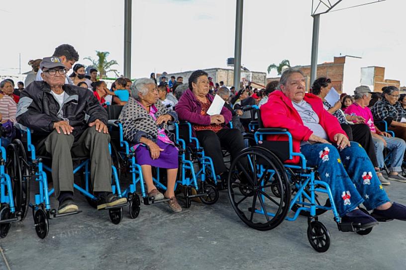 LLEVA GOBIERNO DE ZACATECAS APOYOS A FAMILIAS FRESNILLENSES