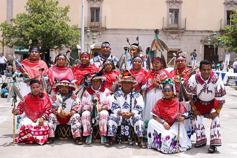 LLEVAN COSTUMBRES Y TRADICIONES DE LA CULTURA WIXÁRIKA A JEREZ