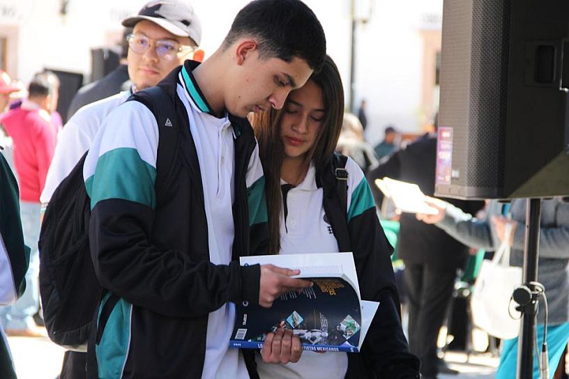 LLEVAN JORNADA LITERARIA AL MUNICIPIO DE PINOS