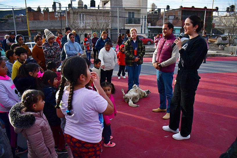 LLEVA PEPE SALDÍVAR BOLOS A NIÑOS DE EL MASTRANTO 
