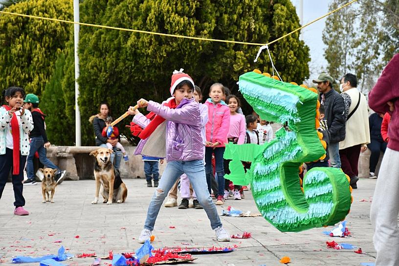 Lleva Pepe Saldívar las tradicionales posadas a comunidades 