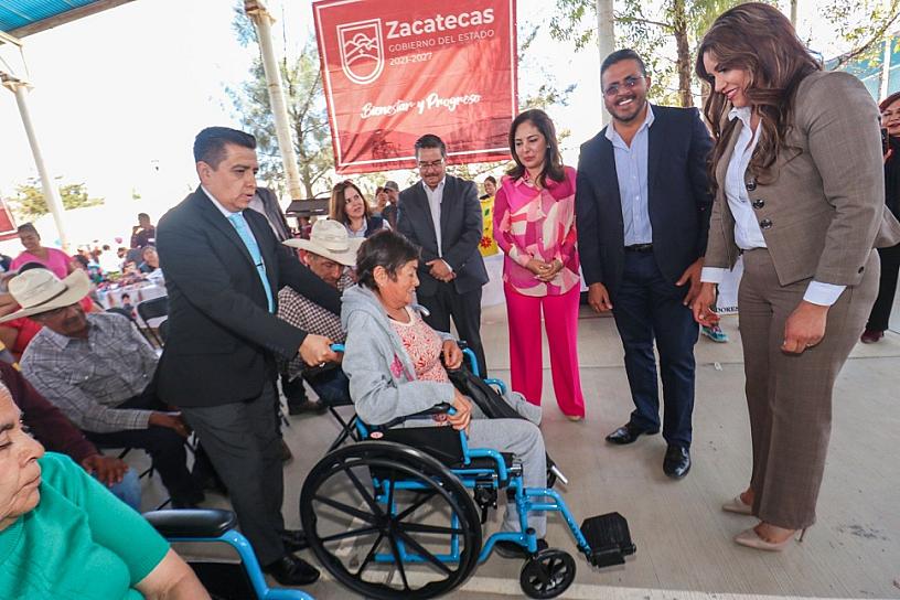 LLEVA SEDIF ATENCIÓN MÉDICA Y APOYOS A FRANCISCO R. MURGUÍA 