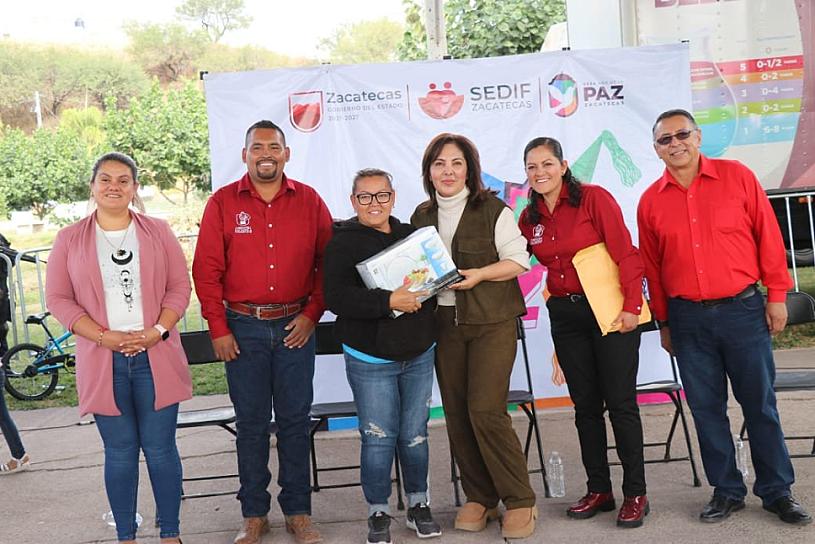 Lleva SEDIF Posada por la Paz a familias de Juchipila