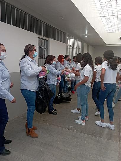 LLEVA VOLUNTARIADO DE LA JIAPAZ KITS DE HIGIENE AL CERESO