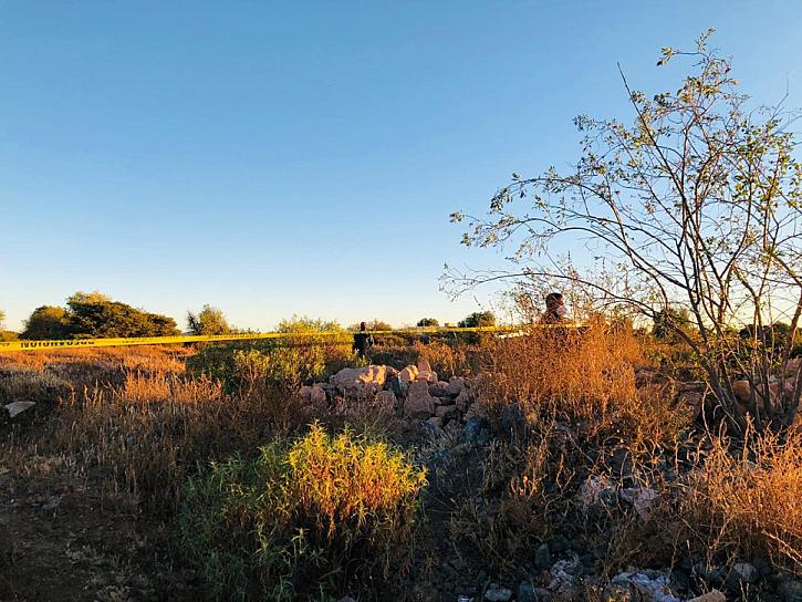 Localizan un cadáver encobijado atrás de Ciudad Quantum 