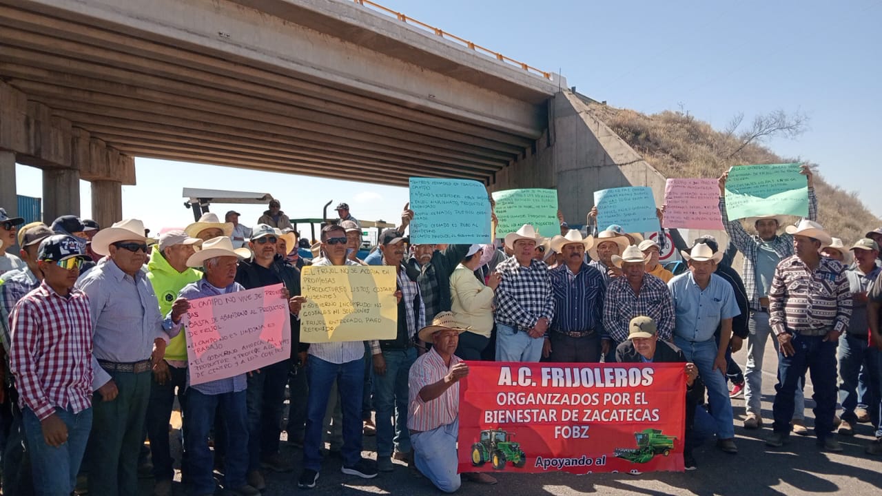 LEVANTAN PLANTÓN TRAS ACUERDO PARA REPARAR CARRETERA CLAVE
