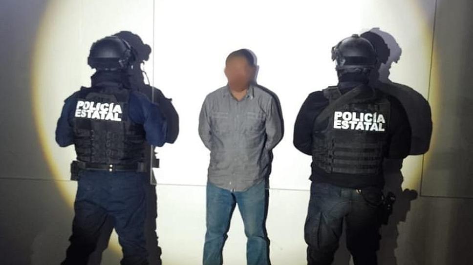 LO DETIENEN POR POSESIÓN DE ARMAS, EQUIÓ TÁCTICO Y DROGA