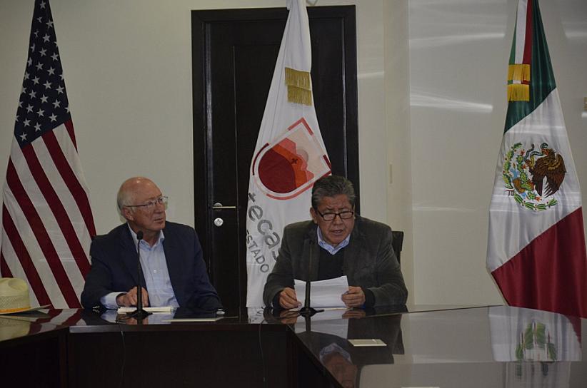 LOGRA ACUERDOS DMA CON KEN SALAZAR