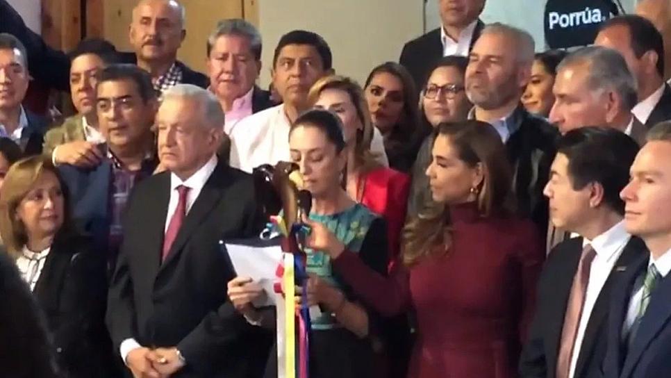 LÓPEZ OBRADOR ENTREGA EL “BASTÓN DE MANDO” A CLAUDIA SHEINBAUM