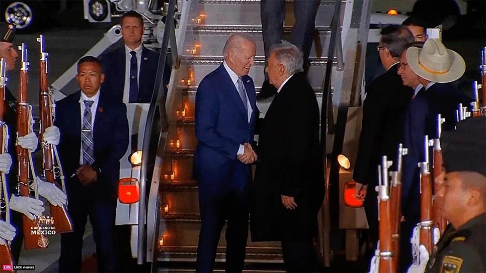 LÓPEZ OBRADOR RECIBE A JOE BIDEN EN EL AIFA