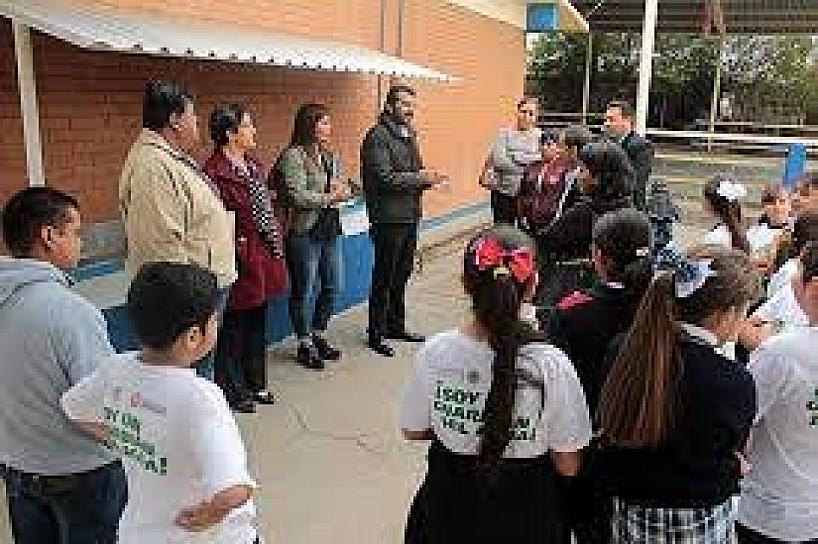 SE MANIFIESTAN PADRES DE FAMILIA; EXIGEN A LA SEZ ASIGNE MAESTRO 