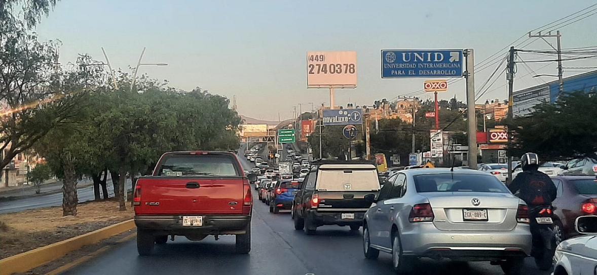 MAÑANA DE CAOS VIAL; LIBERAN BULEVAR DOCENTES DE CONALEP TRAS ACUERDOS CON LA SEDUZAC