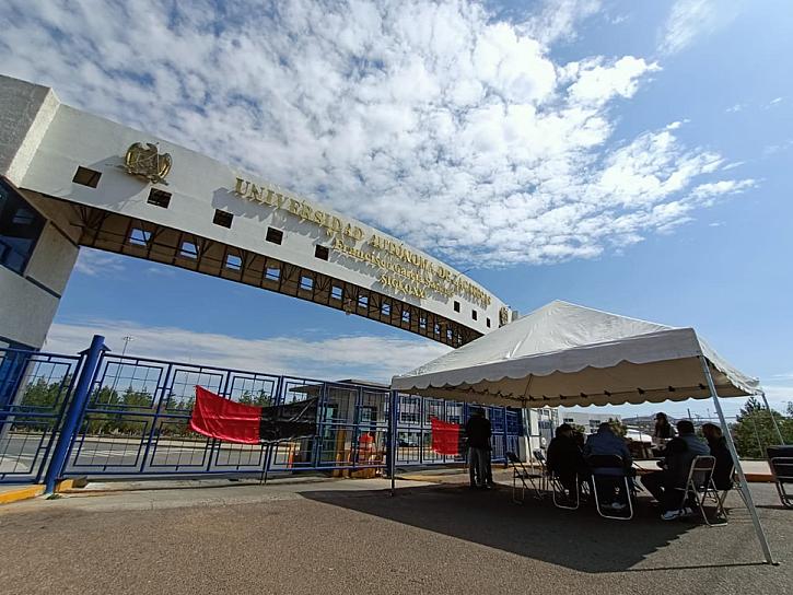 MAESTROS DE AGRONOMÍA TOMAN INSTALACIONES UNIVERSITARIAS