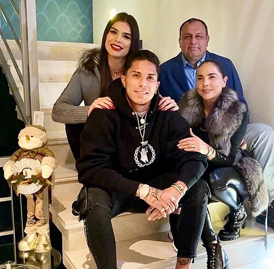 MAMÁ DE CARLOS SALCEDO LO ACUSA DE LA MUERTE DE SU HERMANA