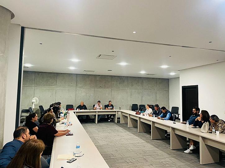 MANIFIESTAN TRABAJADORES DEL CONGRESO DISPONIBILIDAD PARA NEGOCIAR