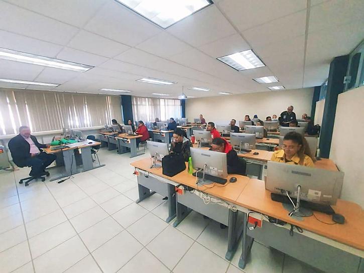 Mantiene Cecytez a su comunidad docente a la vanguardia educativa