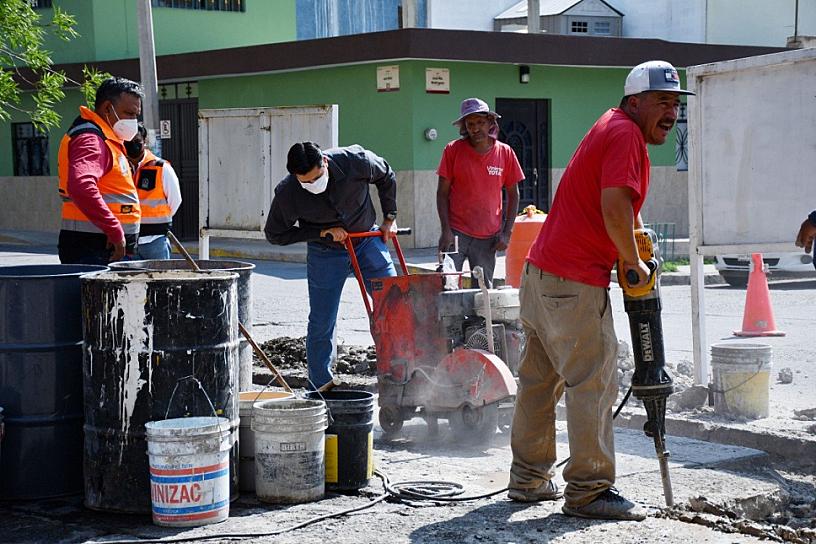 MANTIENE JULIO CÉSAR CHÁVEZ BRIGADA DE BACHEO PERMANENTE
