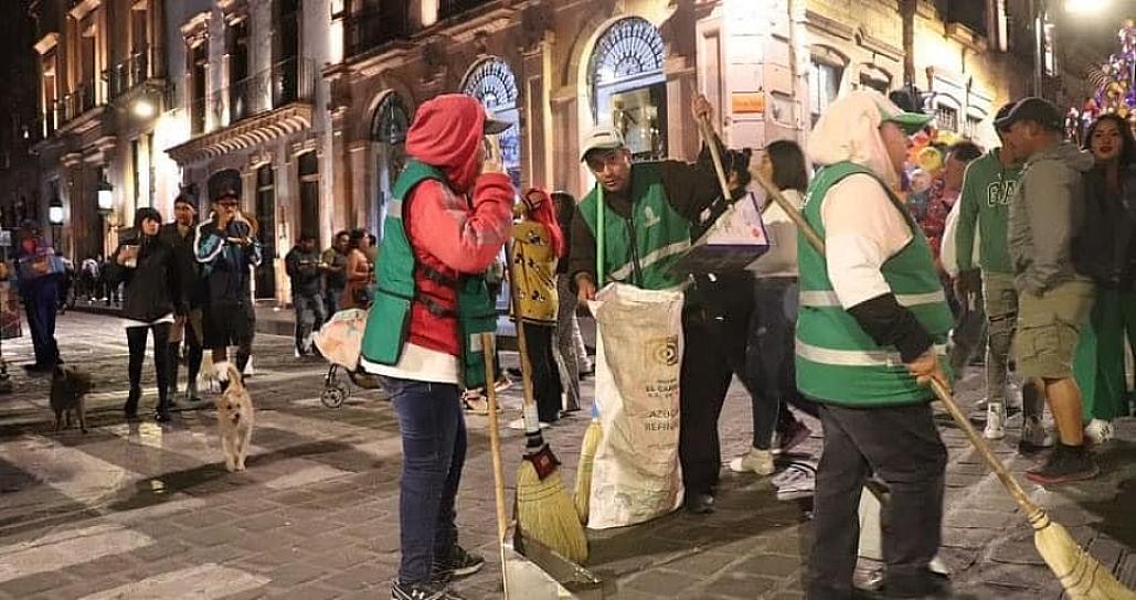 MANTIENEN HORMIGUITAS LIMPIO EL CENTRO HISTÓRICO