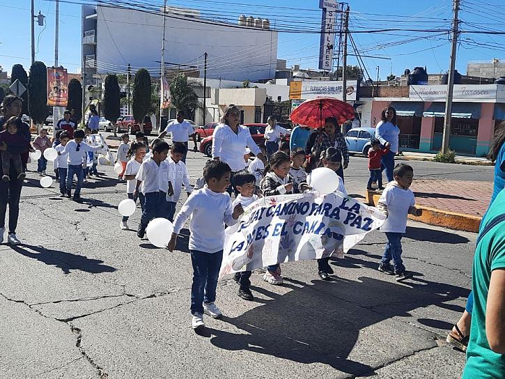 MARCHAN NIÑOS POR LA PAZ EN FRESNILLO