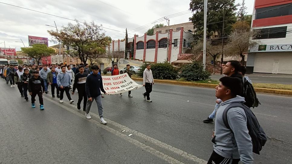 Marchan normalistas para conmemorar 25 años de la represión