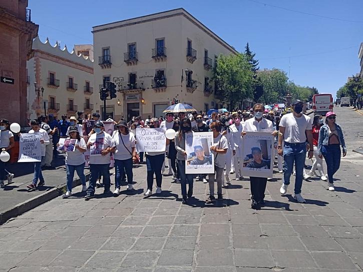 MARCHAN UNIVERSITARIOS POR COMPAÑEROS ASESINADOS