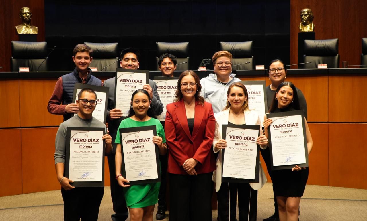 RECONOCE VERO DÍAZ A JÓVENES DE GUADALUPE EN CONCURSO DE ORATORIA