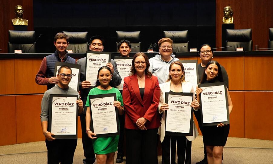 RECONOCE VERO DÍAZ A JÓVENES DE GUADALUPE EN CONCURSO DE ORATORIA
