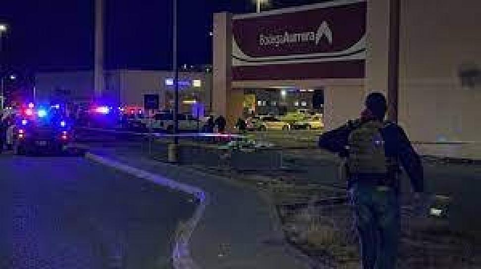 MATAN A DOS MUJERES Y UN HOMBRE EN ESTACIONAMIENTO DE CENTRO COMERCIAL 