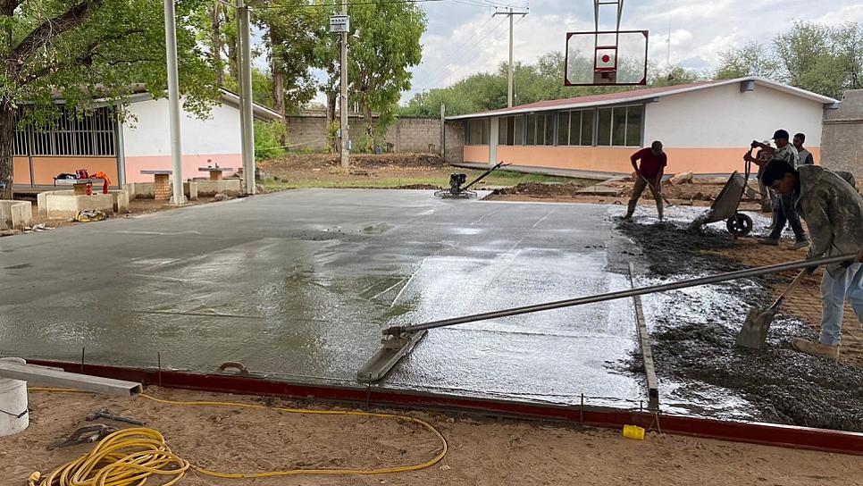 MEJORAN CANCHA DE USOS MÚLTIPLES EN SECUNDARIA RIOGENSE