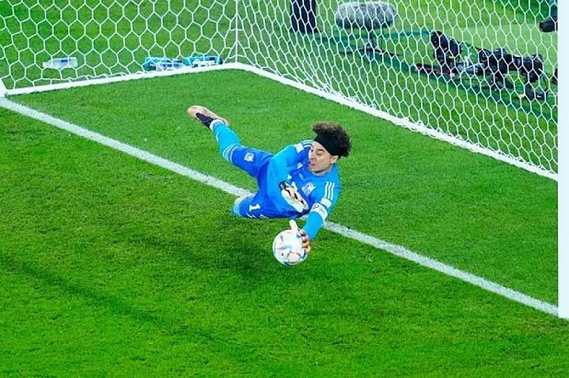 MEMO OCHOA, EL HÉROE DEL PARTIDO MÉXICO-POLONIA