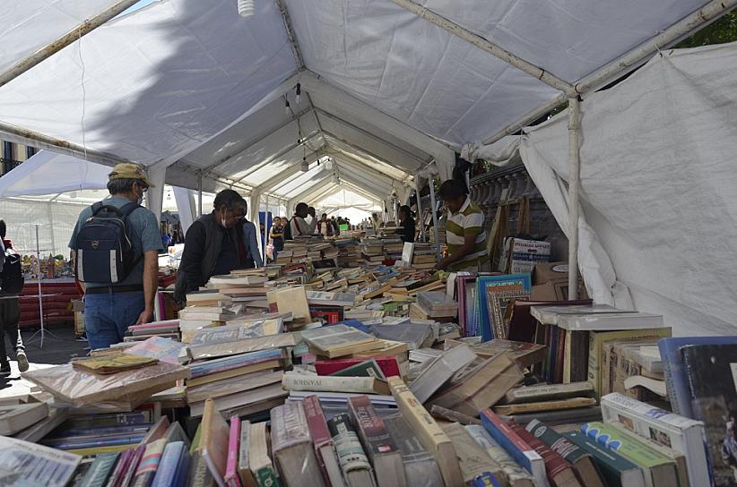 MONTAN FERIA DEL LIBRO EN JARDÍN INDEPENDENCIA