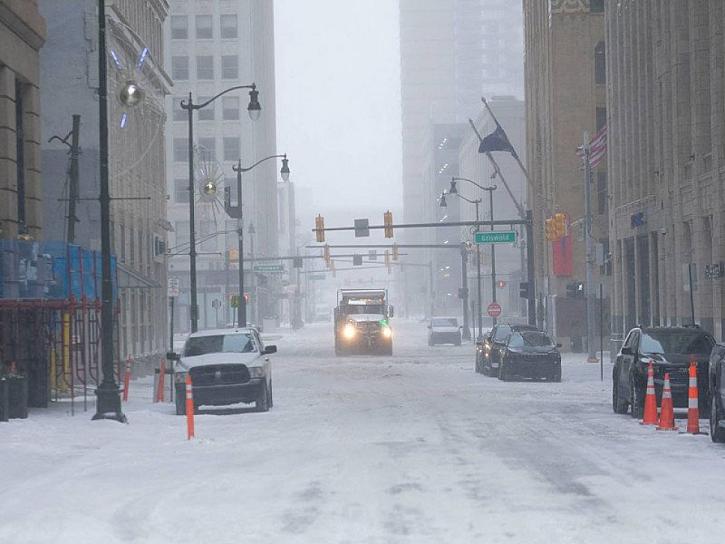 MORTAL TORMENTA INVERNAL EU: REGRESA ELECTRICIDAD A MAYORÍA DE LOS HOGARES