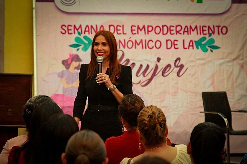 MOTIVA ILEANA JOHNSON A LAS MUJERES ZACATECANAS 