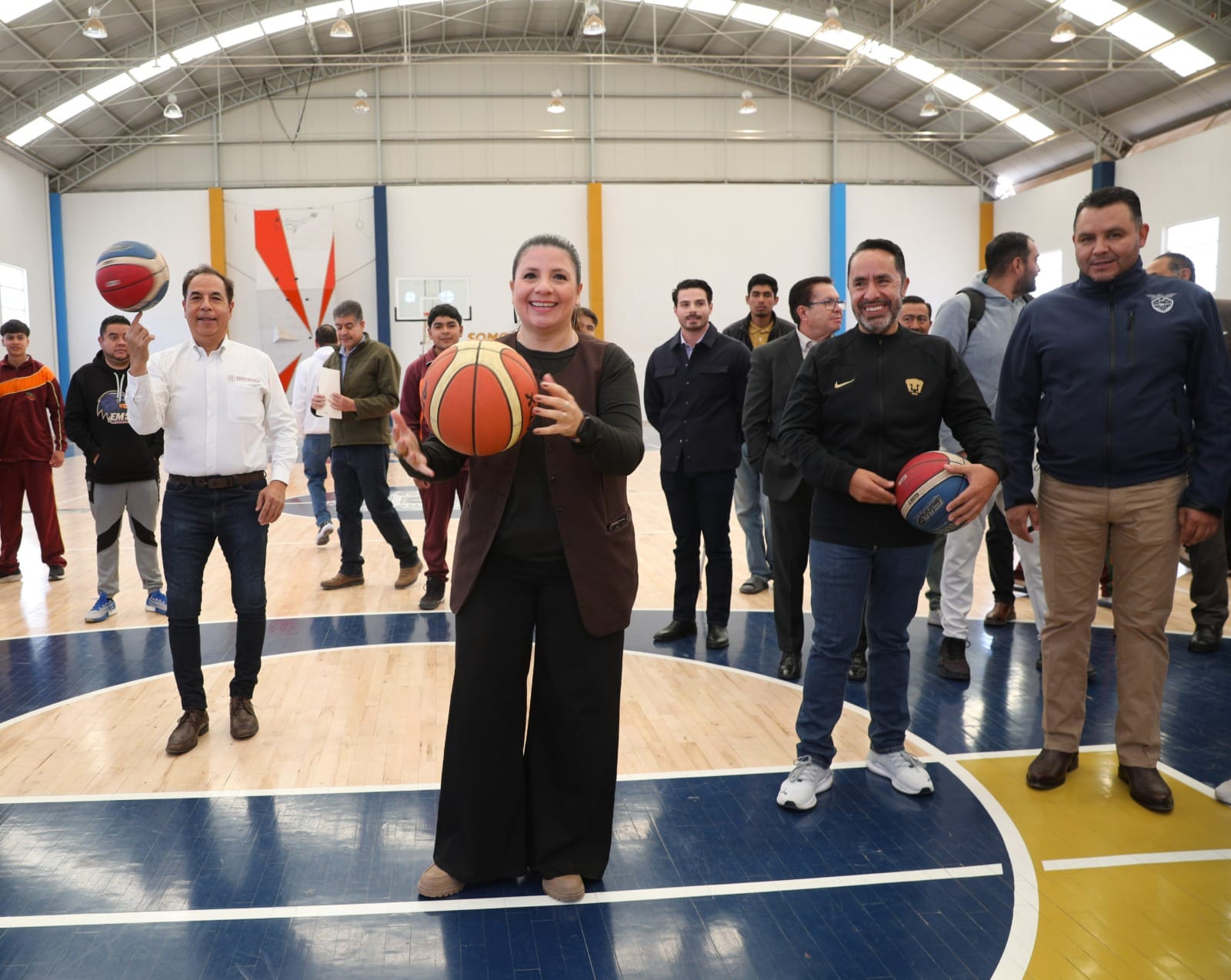 -Échele mi Gaby, si no encesta picha los tacos