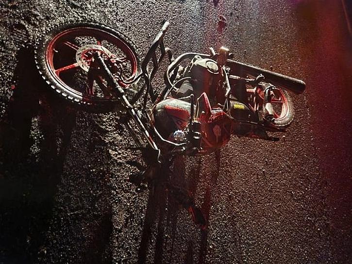 MUERE MOTOCICLISTA ARROLLADO POR UN TRÁILER