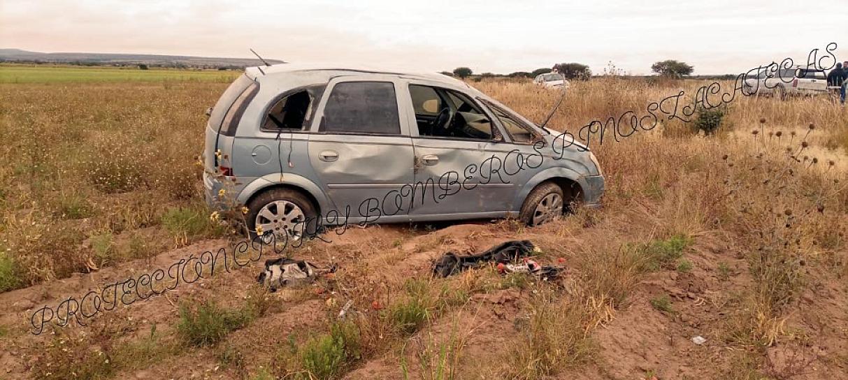 MUERE MUJER EN ACCIDENTE VEHICULAR EN PINOS