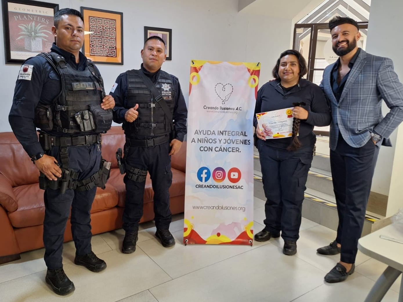 PARTICIPAN POLICÍAS EN DONACIÓN DE CABELLO PARA MENORES