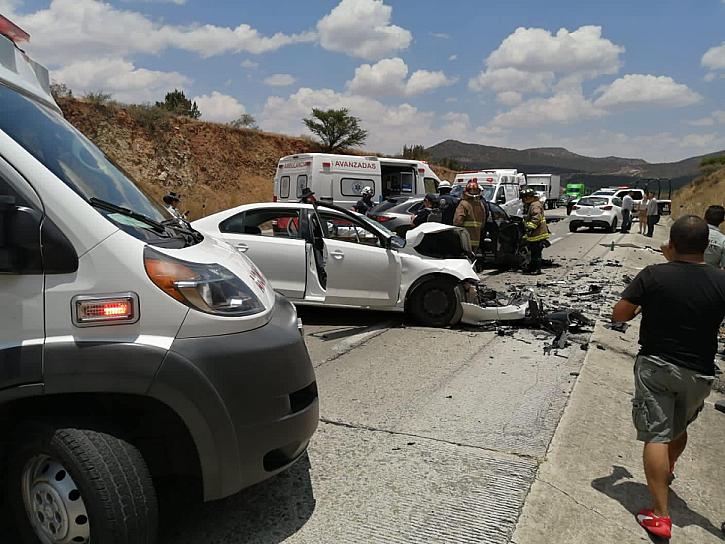 MUERE MUJER EN CHOQUE CARRETERO